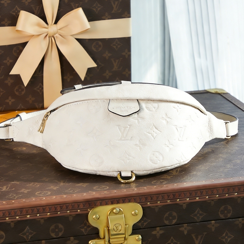 <AUTHENTIC>Louis Vuitton  Leather Waist Bag in White - Picture 6 of 6